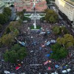 La masiva marcha en defensa de la universidad pública rebalsó la Plaza de Mayo