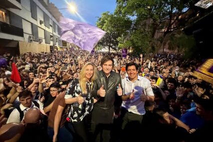 Javier Milei encabezó una caravana en Córdoba en la recta final de la campaña electoral