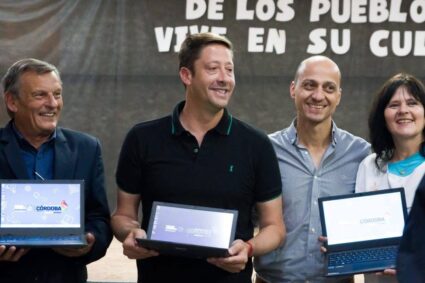 El Gobierno de Córdoba entregó más de 300 netbooks a escuelas del departamento Tercero Arriba