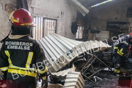Incendio en barrio Aguada de Reyes: una familia perdió gran parte de su vivienda
