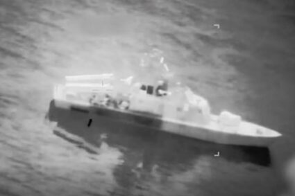 Estados Unidos destruyó embarcaciones iraníes que colocaban minas en el estrecho de Ormuz y crece la tensión en Medio Oriente