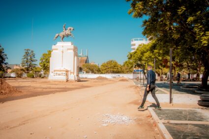 Avanza la renovación de la Plaza San Martín en Río Tercero
