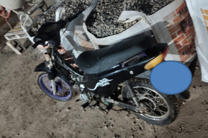 Rápido despliegue policial en barrio Mariano Moreno: recuperaron una motocicleta hurtada pocos minutos después del hecho