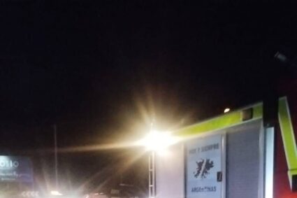 Villa del dique: grave accidente entre una moto y un auto dejó un herido en ruta 5