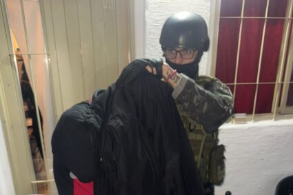 Jesús maría: detienen a una pareja por venta de cocaína y secuestran drogas tras un allanamiento