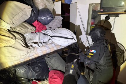 Narcomenudeo en Carlos Paz: la FPA desarticuló un punto de venta que operaba frente a una plaza y hacía «delivery»