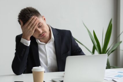Salud mental y trabajo: Advierten que el 92% de los argentinos sufre fatiga laboral crónica