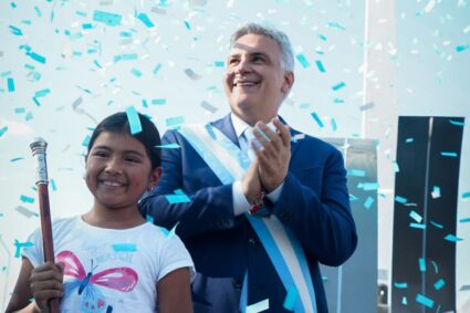 Martín Llaryora en el 25 de Mayo: pidió la unidad de los argentinos y proclamó oficialmente ciudad a Las Higueras