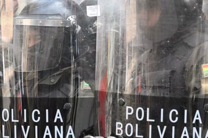 Crisis institucional en Bolivia: el Congreso anuló los límites y habilitó la intervención militar en los conflictos internos