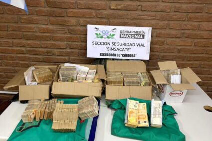 Operativos de Gendarmería: secuestran más de 56 millones de pesos en Córdoba y armas de fuego en La Rioja