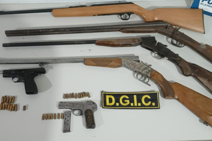 Río Tercero: secuestran un arsenal tras un allanamiento y sacan de circulación varias motocicletas