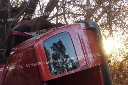 Tragedia vial en el acceso a Tercera Usina: un vecino de Almafuerte perdió la vida tras colisionar contra un árbol