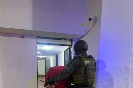 Golpe al narcotráfico en Cruz del Eje: Desbaratan una banda que vendía drogas en un predio usurpado del ferrocarril