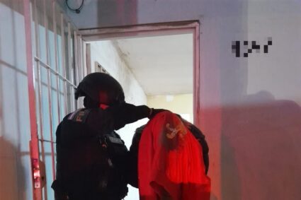 Lucha contra el narcomenudeo: La FPA desbarató un punto de venta en Córdoba, detuvo a una mujer e incautó droga y un arma de fuego