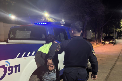 Policiales en Las Perdices: Entraron a una vivienda, intentaron huir de la Policía y un joven terminó detenido tras oponer feroz resistencia