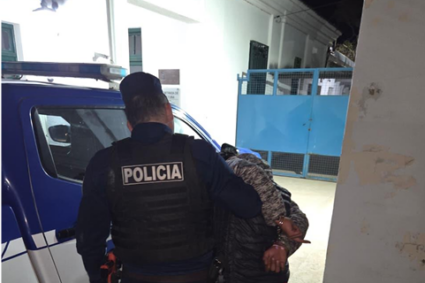 Madrugada agitada en Las Perdices: Detienen a un joven por incitar a la violencia en la vía pública
