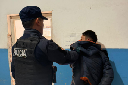 Fin de semana movilizado en Oliva: tres detenidos por intento de incendio y violación de restricciones familiares