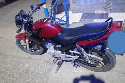Operativos vehiculares en Río Tercero: la Policía secuestró dos motocicletas y detuvo a un conductor por un motor adulterado