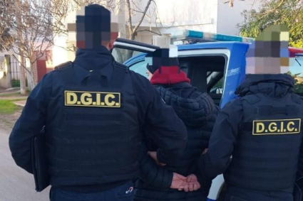 Operativos en Río Tercero: un detenido con un arma de fuego tras un allanamiento y secuestro de vehículos
