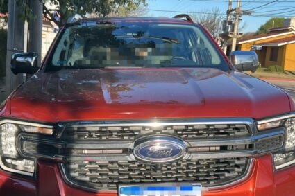 Violencia en la Ruta 9: Una conductora se enfureció por una multa, atrapó la mano de una policía con la ventanilla y la arrastró varios metros