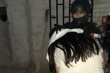 Fuerte operativo de la FPA: Pareja detenida por vender cocaína y marihuana al lado de un club deportivo en Córdoba