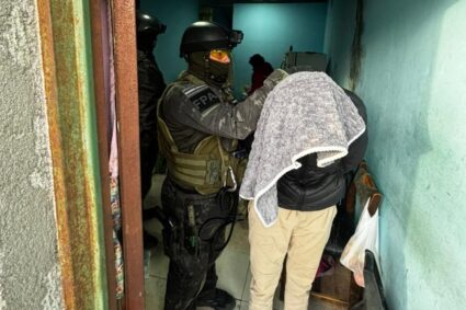 Golpe al narcomenudeo en la región: La FPA desbarató una banda en San Agustín que enterraba la droga en sus patios