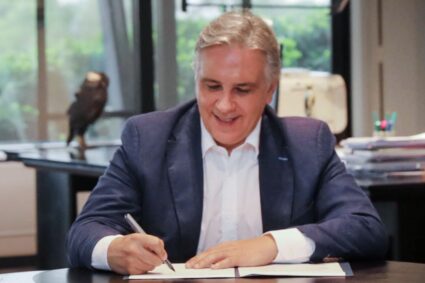 Respaldo al cooperativismo: Llaryora promulgó la Ley de Protección y Apoyo a las Empresas Recuperadas en Córdoba
