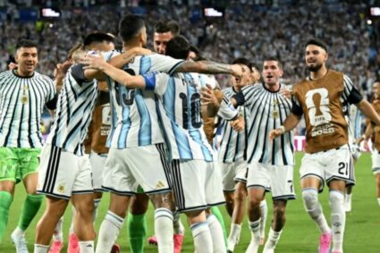 Sufrido triunfo en Miami: Argentina venció a Cabo Verde en el alargue y se metió en octavos del Mundial