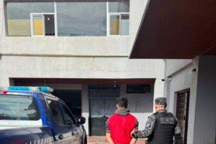 Operativos en Río Tercero: Detienen a un prófugo con graves antecedentes, recuperan una moto robada y secuestran elementos tras un allanamiento