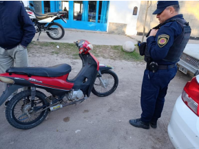 Controles preventivos en nuestra ciudad: Secuestraron una motocicleta en calle Washington por infracciones de tránsito