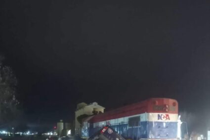 Tancacha: un móvil de la Guardia Local sufrió un percance al caer en un pozo durante un patrullaje