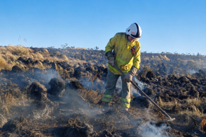 Extinguen el incendio forestal en Traslasierra y el foco de Cortaderas permanece en guardia de cenizas