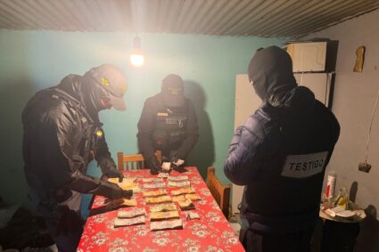Golpe al narcomenudeo en Córdoba: la FPA desbarató tres puntos de venta y secuestró una millonaria suma de dinero