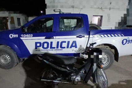 Policiales en Almafuerte: secuestran una motocicleta tras la fuga y choque de dos menores de edad