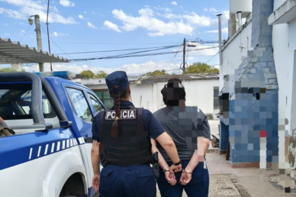 Policiales: aprehendieron a una motociclista que intentó evadir un control policial en contramano en Almafuerte