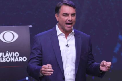 Internacionales: Flávio Bolsonaro utilizó la Argentina como escala para viajar en un vuelo privado hacia Estados Unidos